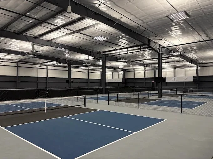 amenities and facilities at Greystone Pickleball Club in Auburn Hills, MI