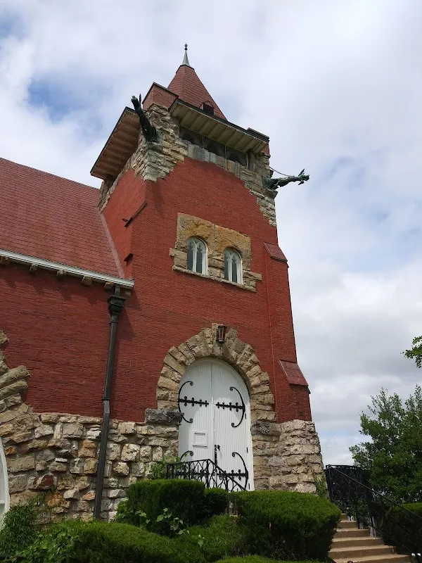 Genesis Health Clubs Leavenworth โ 2 pickleball courts in Leavenworth, KS with indoor play