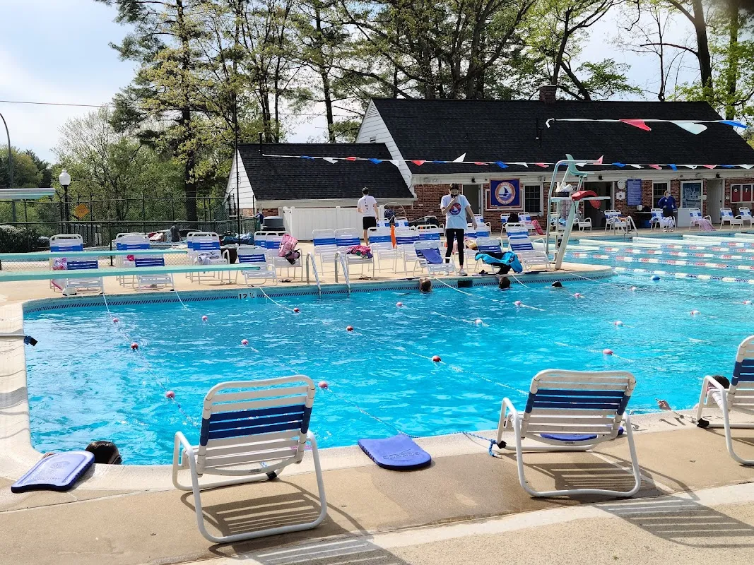 Old Farm Swim & Paddle Tennis Club — 3 pickleball courts in Rockville, MD, lighted