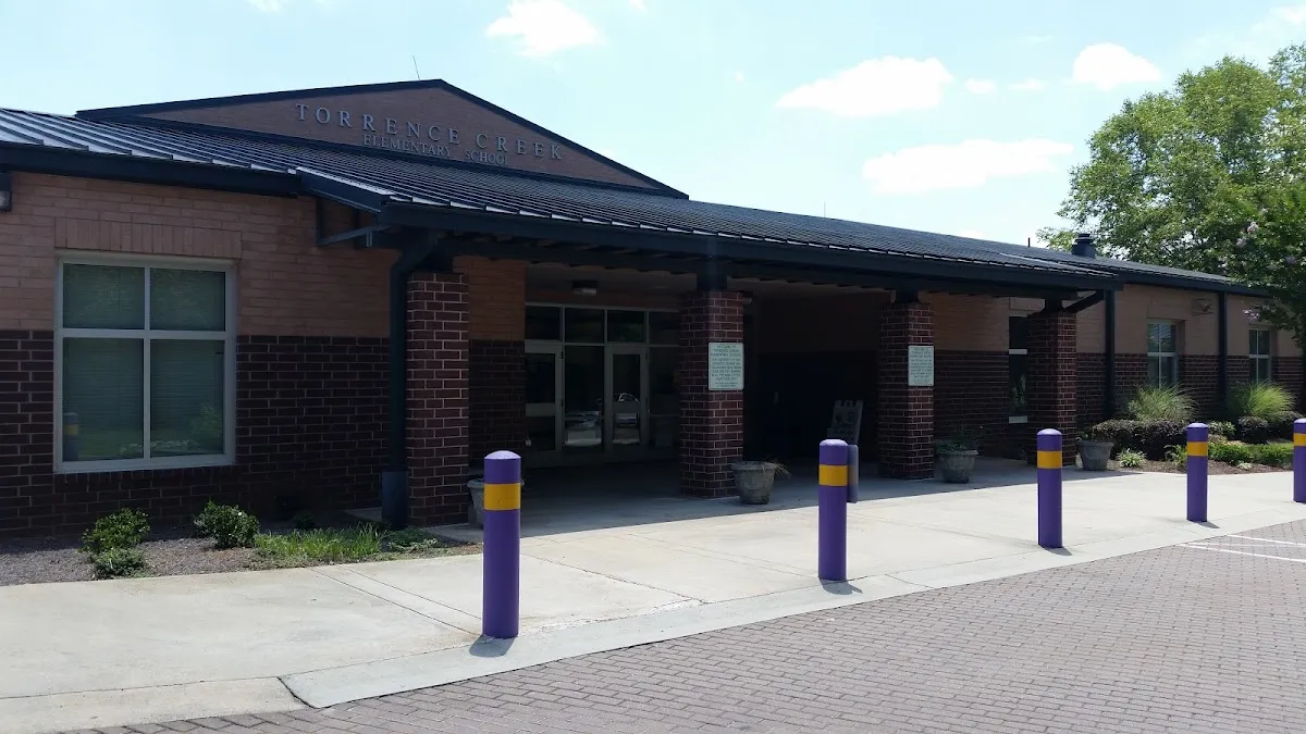 Torrence Creek Elementary — 1 pickleball courts in Huntersville, NC with indoor play