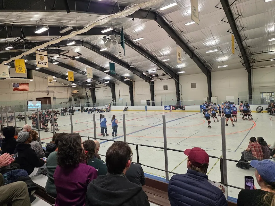 Cleveland Heights Community Center โ 12 pickleball courts in Cleveland Heights, OH with indoor play, lighted