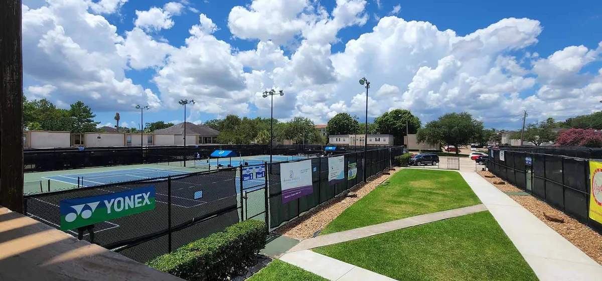 pickleball courts at Bay Area Racquet Club in Houston, TX
