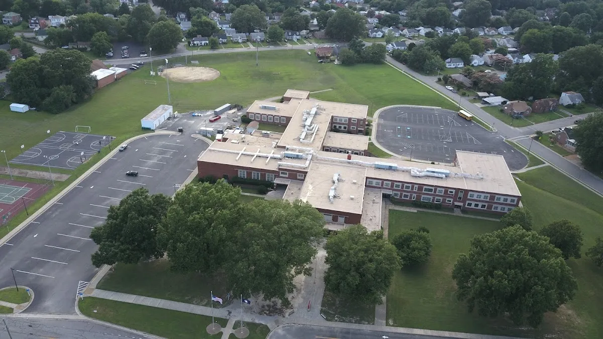 Colonial Heights Middle School — 2 pickleball courts in Colonial Heights, VA, lighted