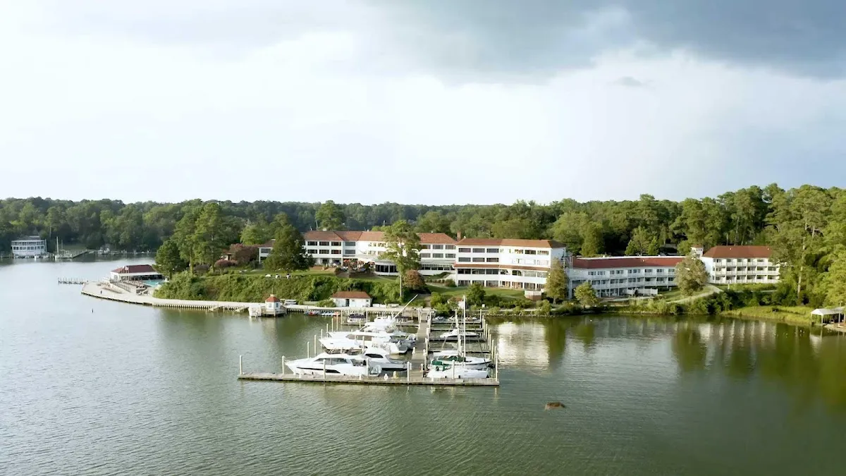 Tides Inn — 4 pickleball courts in Irvington, VA, lighted