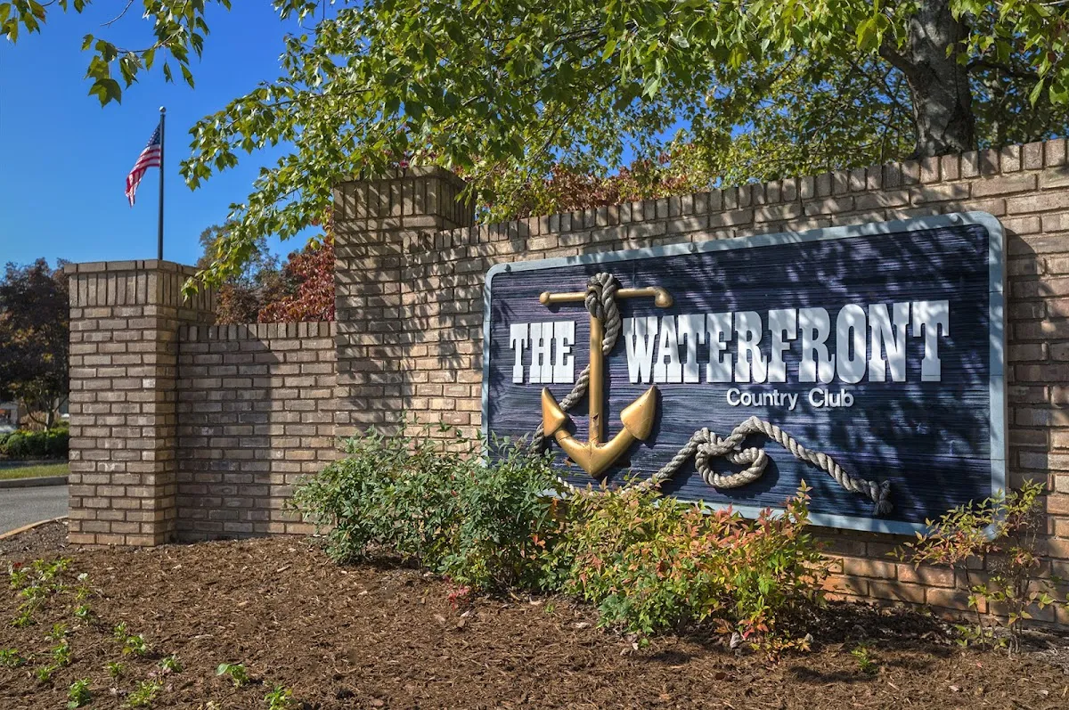 The Waterfront Country Club — 6 pickleball courts in Smith Mountain Lake, VA