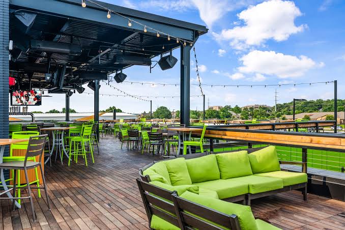Restaurant and bar at Chicken N Pickle