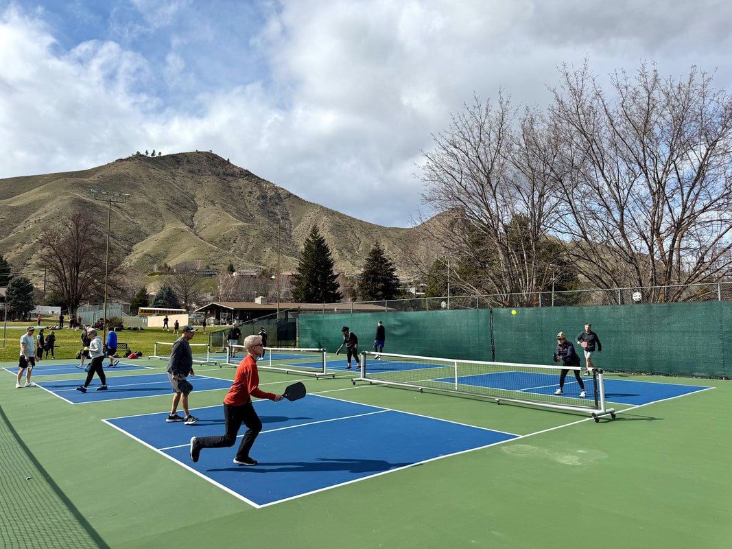 Outdoor pickleball courts at Wenatchee Racquet & Athletic Club in Wenatchee, WA